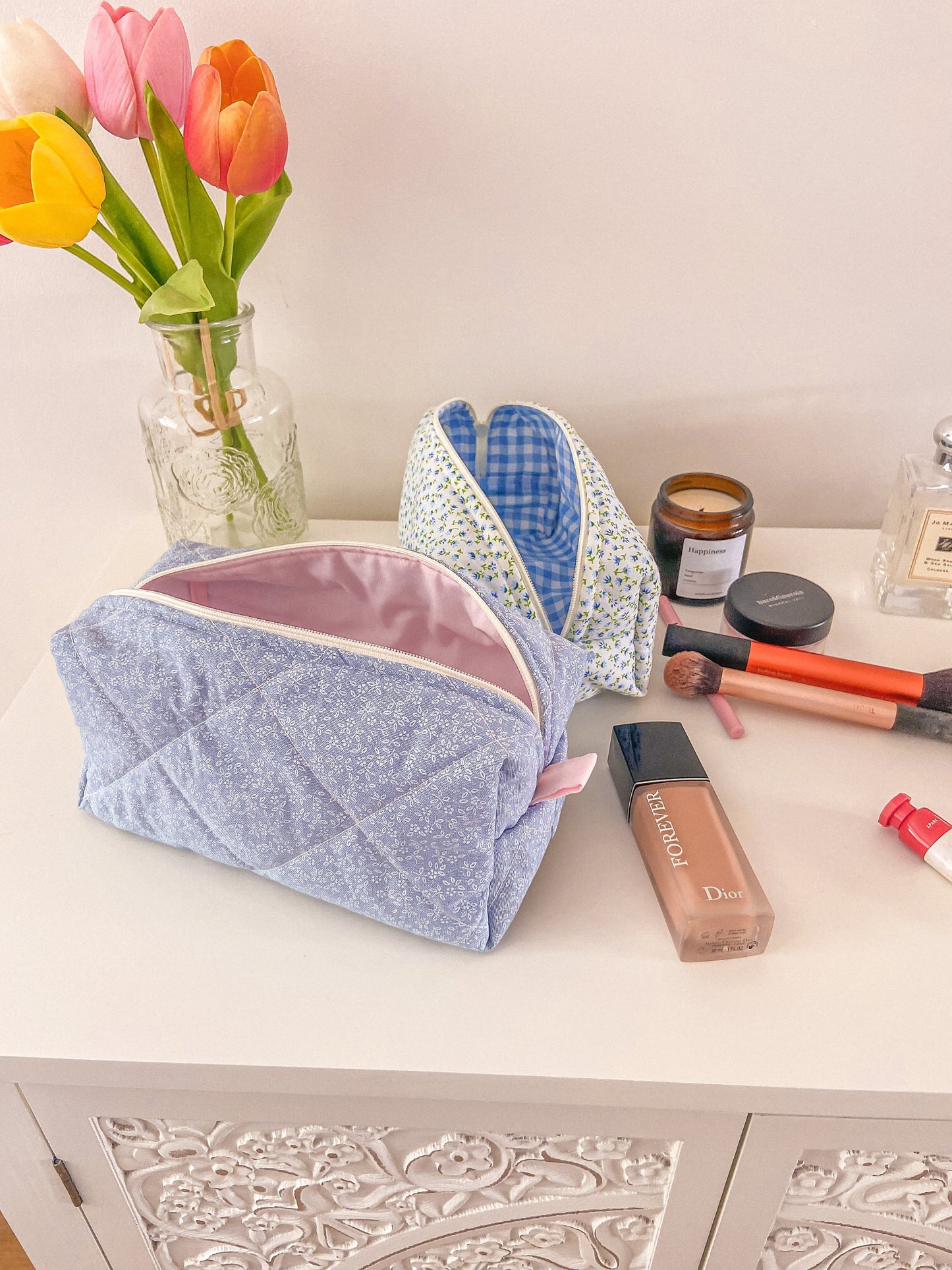 FLORAL MAKEUP BAG medium blue ditsy floral quilted cosmetic bag with pastel blue gingham, cotton zip-up pouch, make-up bag handmade in U.K.