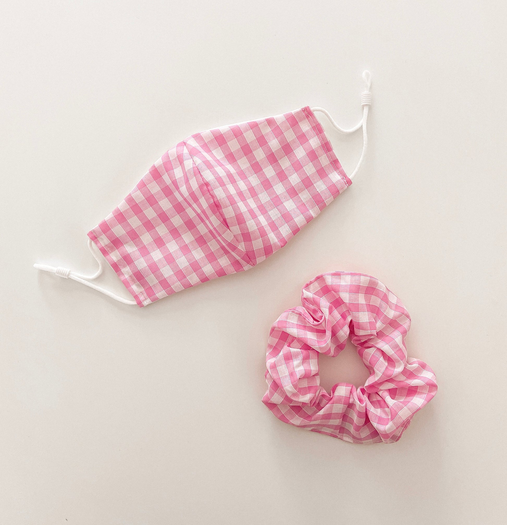 GINGHAM FLORAL REVERSIBLE 2 in 1 Mask Adjustable Super Soft Elastic. Washable Reusable homemade face mask and matching Scrunchy made in U.K.